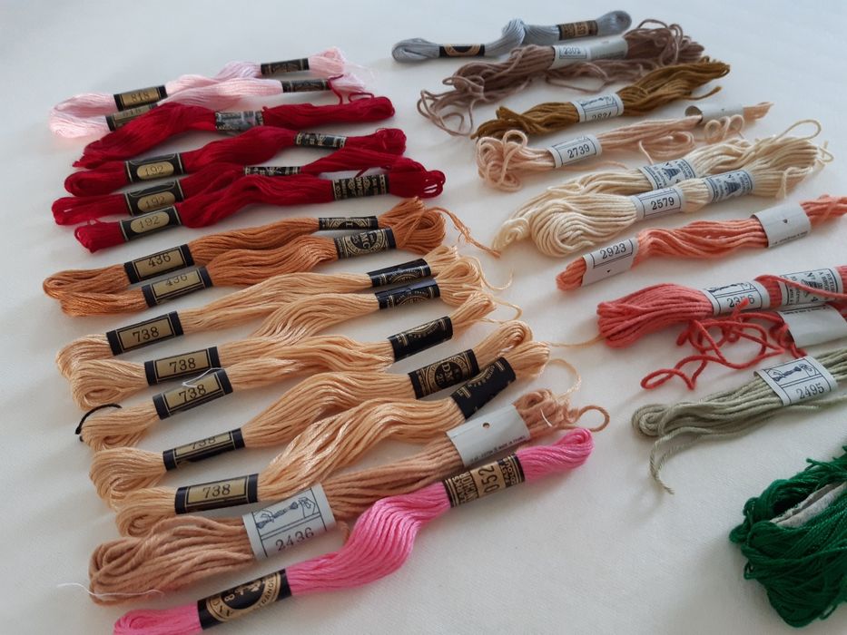 dezenas de Fios de bordar novos