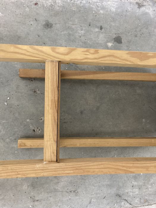 Mesa camilha em pinho