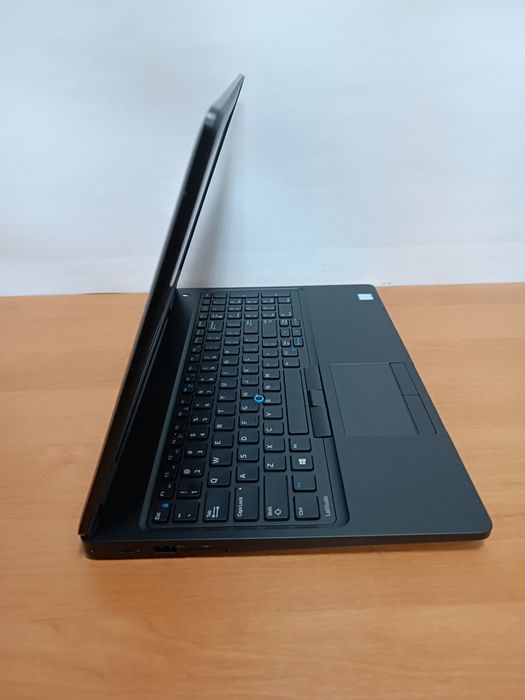 Ноутбук Тонкий DELL Latitude 5580 Intel i5 3.5ghz 8GB SSD 256GB