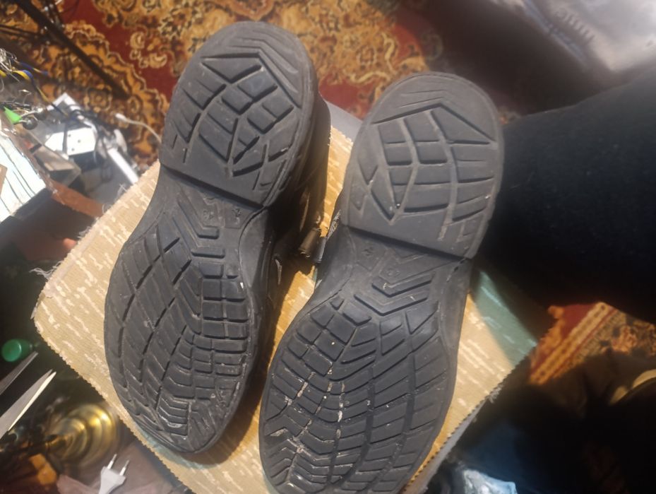 Продається робоче взуття