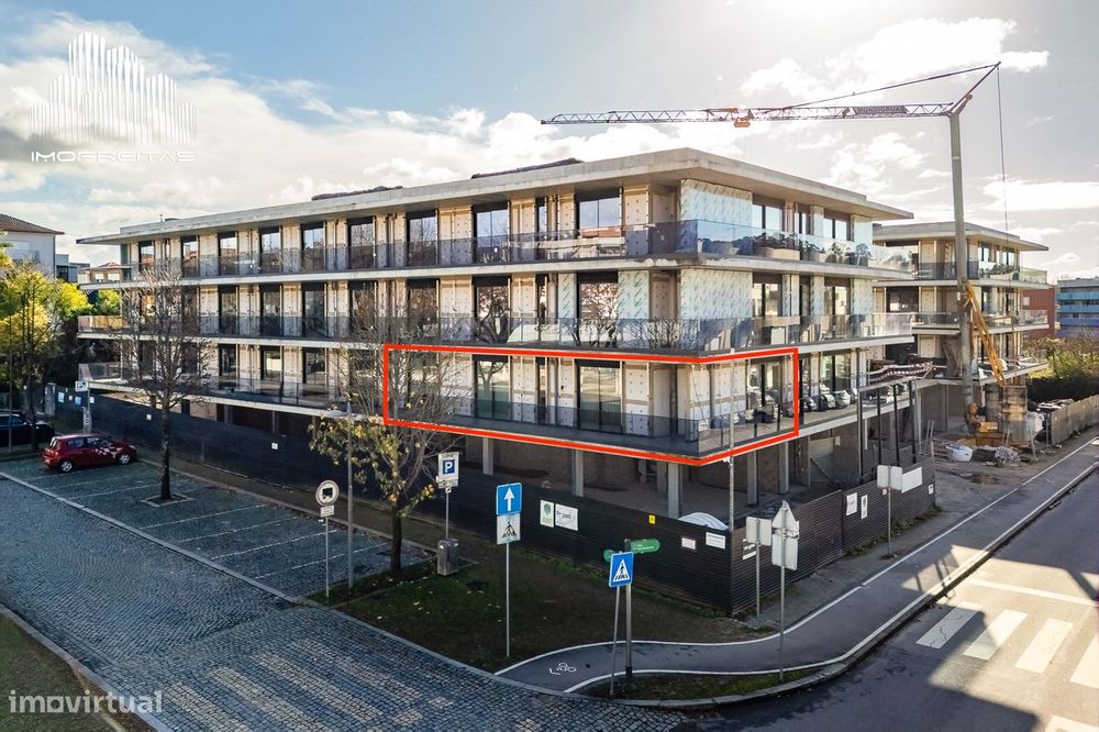 Fantástico T2 Novo no Centro de Vila verde com 2 Frentes!