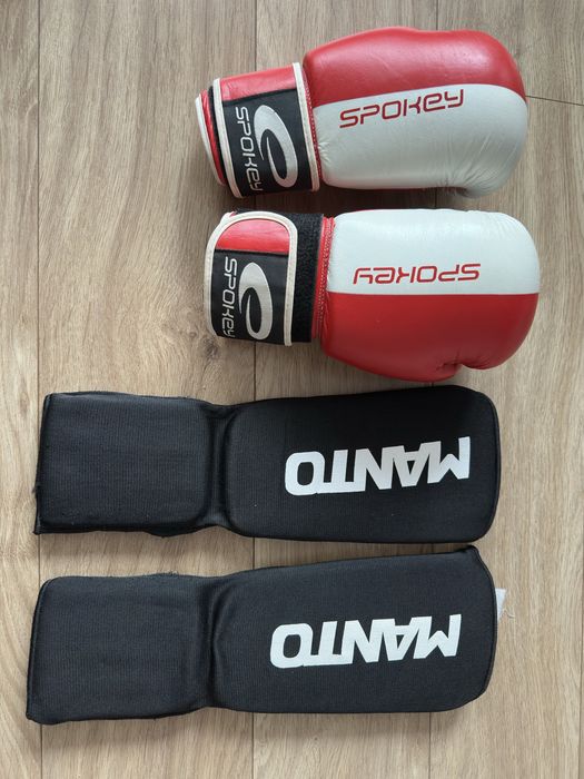 Rekawice i ochraniacze na piszczele