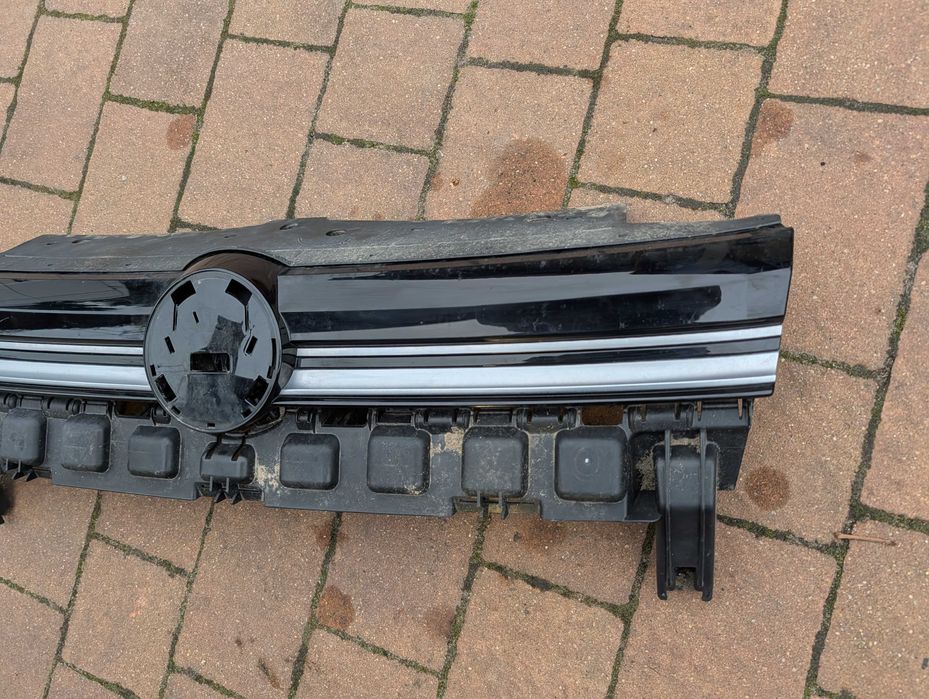 vw caddy 2k7 lift 21- osobowy grill oryginał Ładny Stan