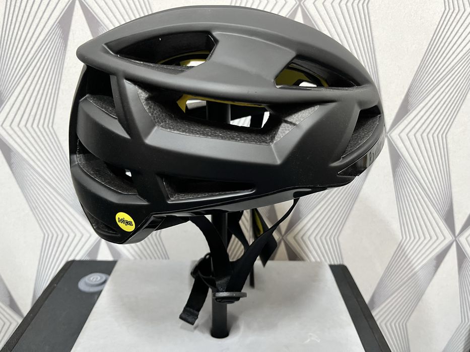 Kask rowerowy na rower mips boa bern Fl-1 pave gravel mtb