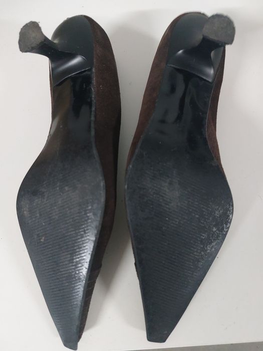 Sapatos castanos de camurça com pequeno salto N.38