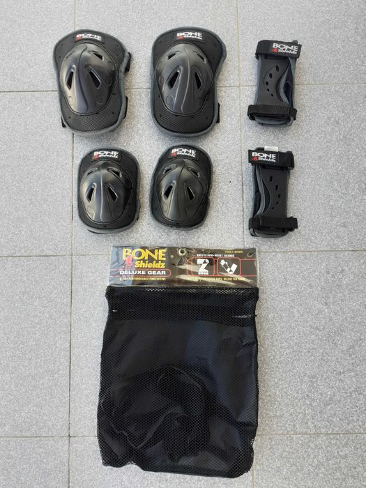 Par de Patins em linha (tamanho 27-30) + kit de proteção Bone Shieldz