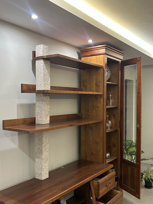 Movel de sala, cristaleira com estante- cerejeira