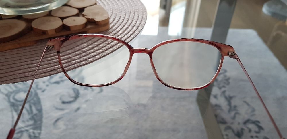 Bordowe oprawki marki Cinque