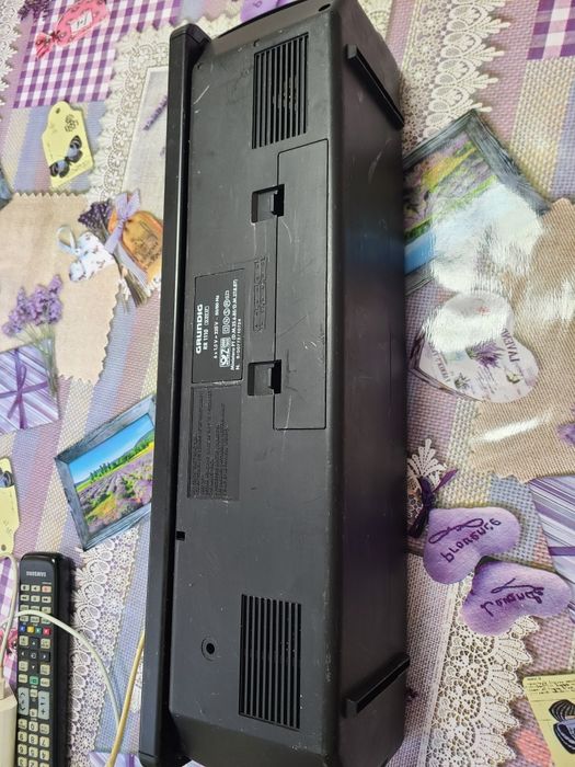 Магнітола  Grundig.