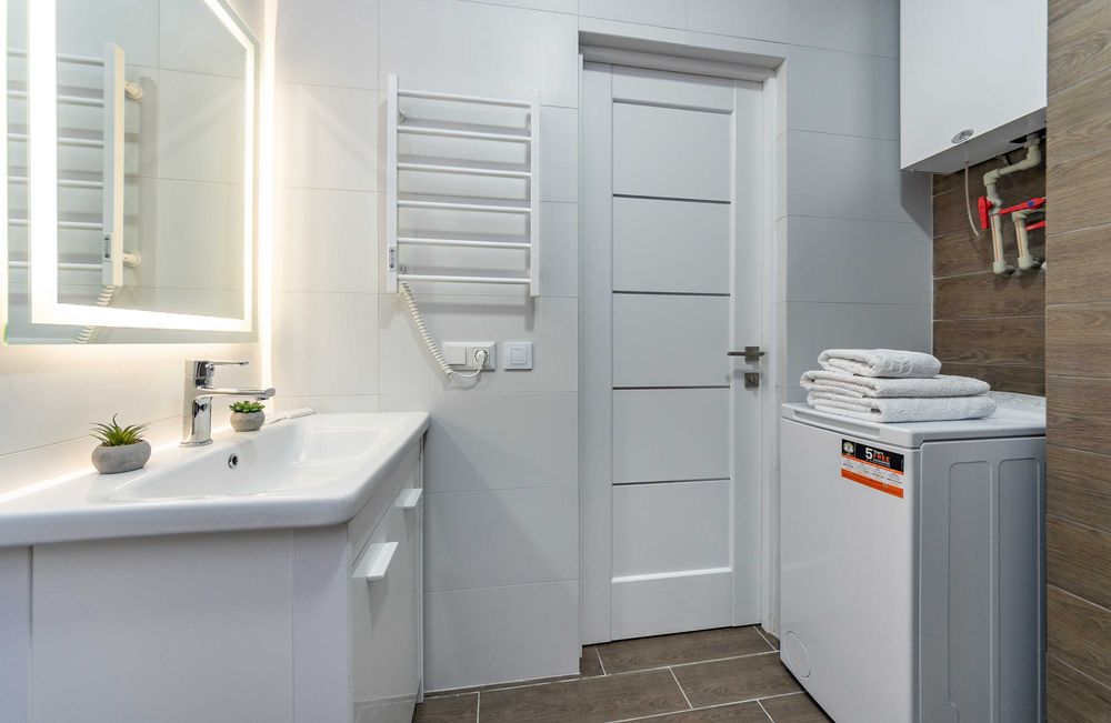 Стильна студія подобово, з Генератором, між двома станціями метро.