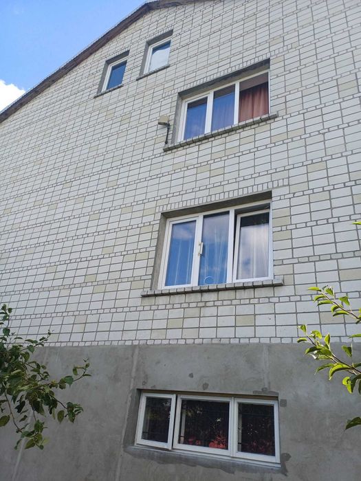 ПРОДАЖ триповерхового будинку у Царському селі
