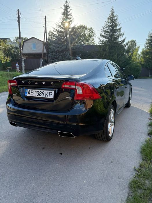 Volvo s60 2013 рік