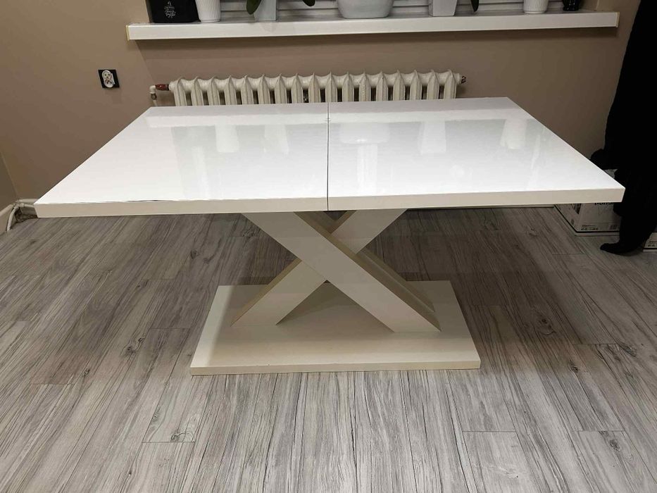 Stół biały rozkladany