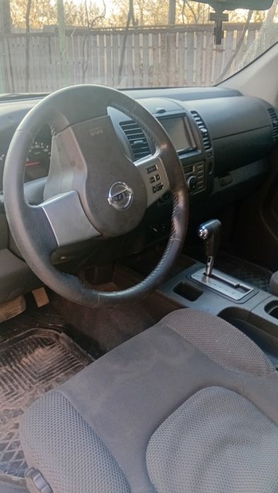 авто нісан навара