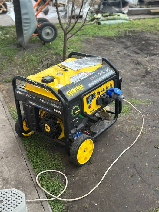 Продам генератор  8.5 кВт газ бензин с завода