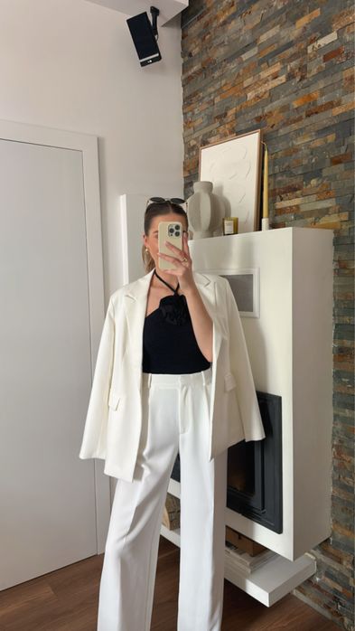 Czarne body z różą Mango
