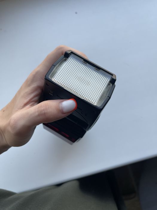 Спалах  Nikon SPEEDLIGHT SB-600 з чохлом