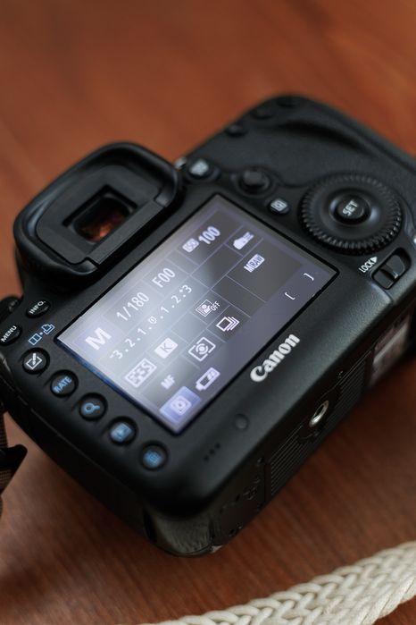 Canon 5D Mark iii (body)