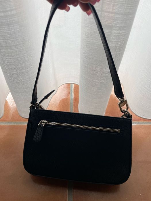 Guess Luggage in Excellent Condition64729954967425122