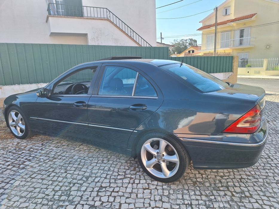 Mercedes-Benz C 220 — fotografia 12