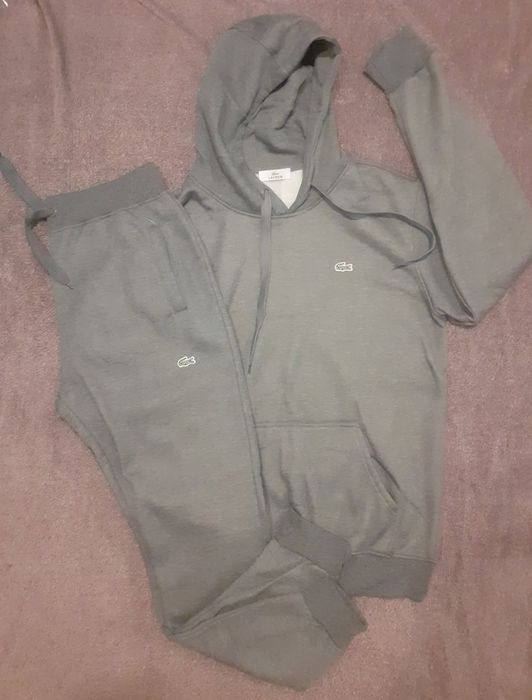 Dresy meskie z logo Lacoste.