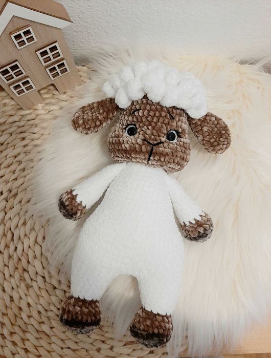 Ovelha Lizzy 27 cm de croché