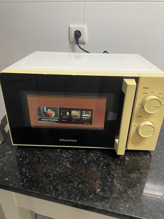 Microondas Hisense 700