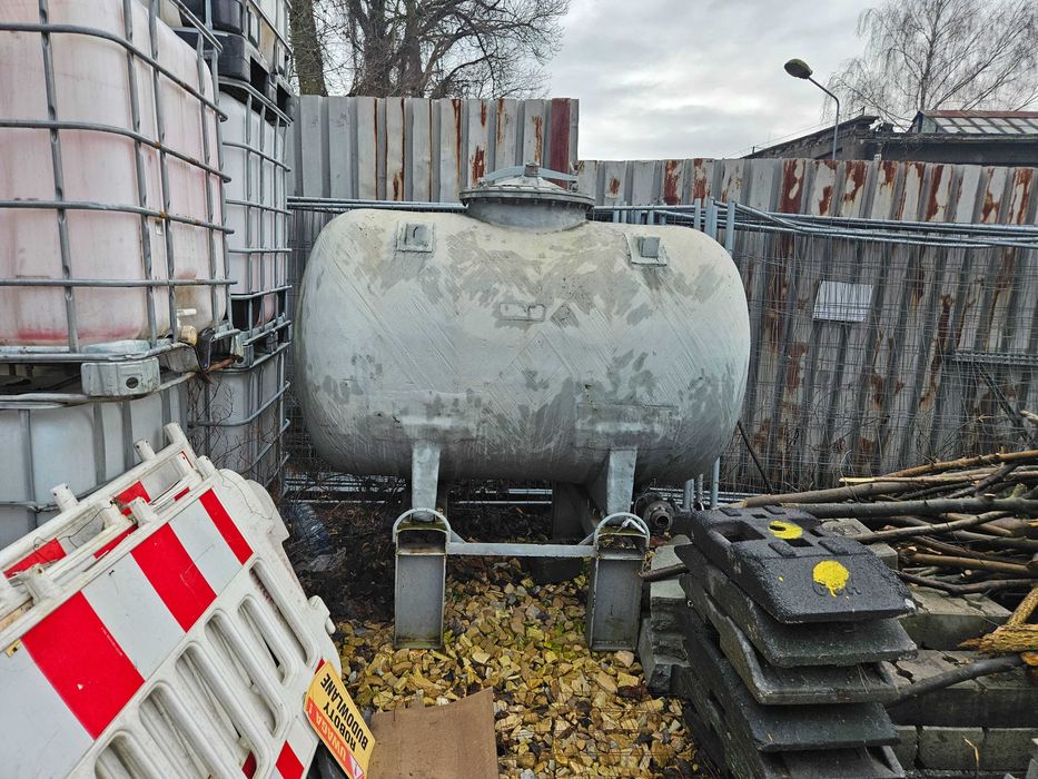 Zbiornik mauzer pojemnik plastikowy 2000 l 2m3 po paliwie