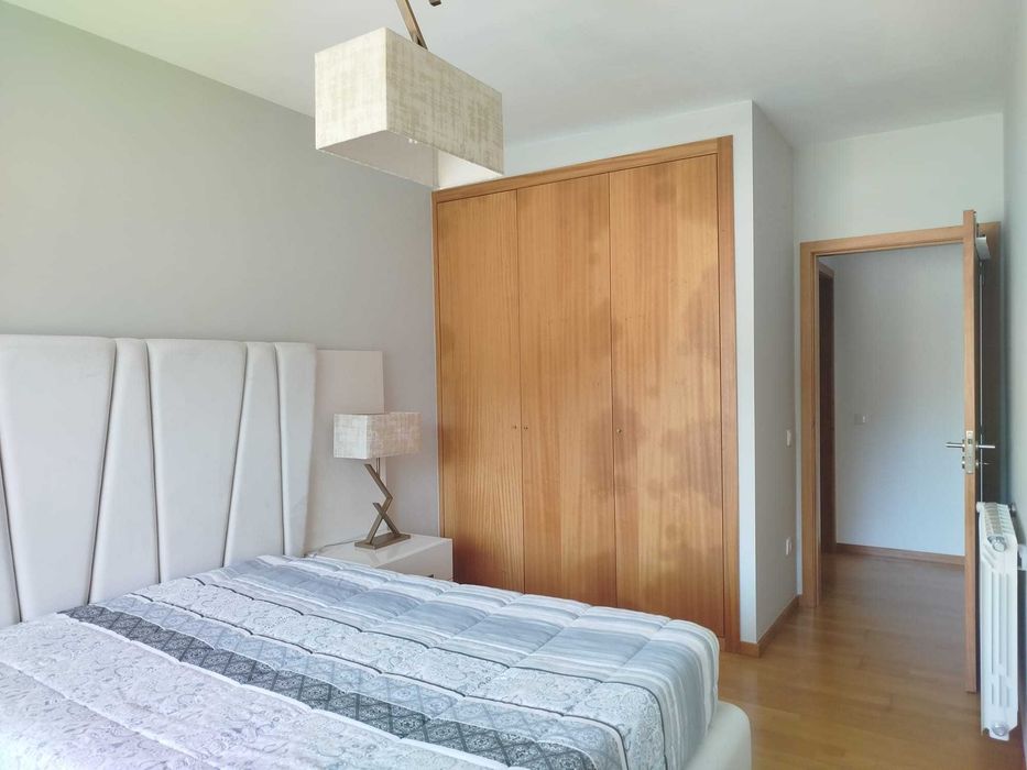 Apartamento T2 em Pedroso – Excelente Exposição Solar e Acessos