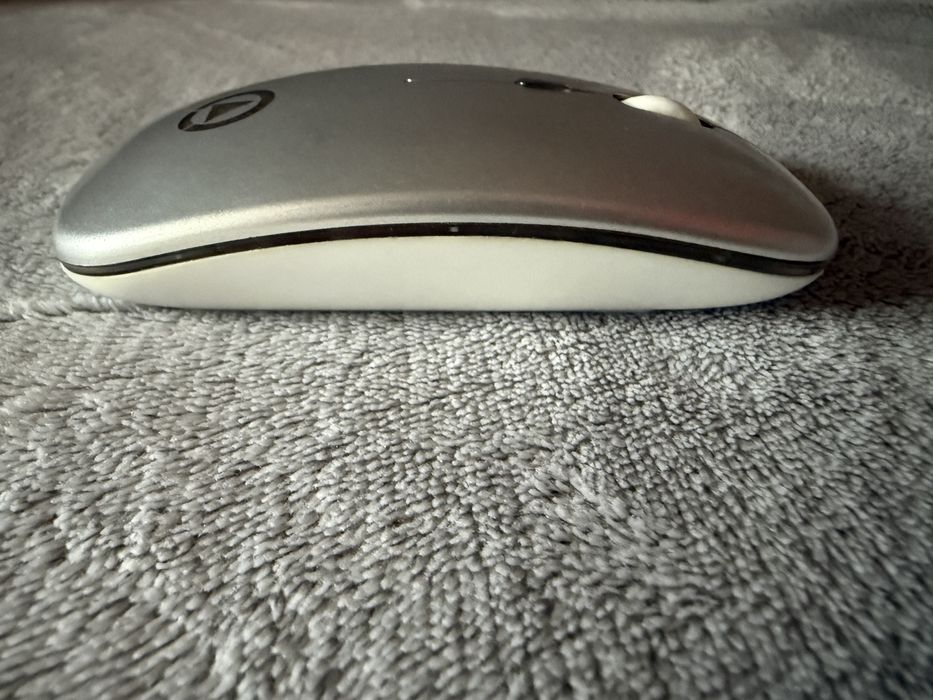 Bezprzewodowa, srebrna myszka rgb z adapterem bluetooth