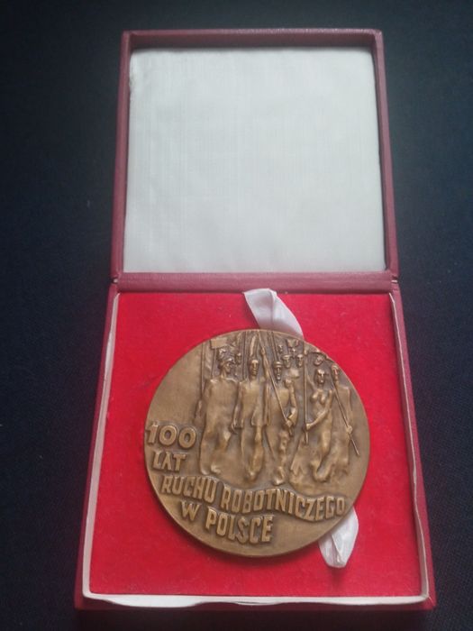 Medal propagandowy "100 lat ruchu robotniczego„ po kombatancie