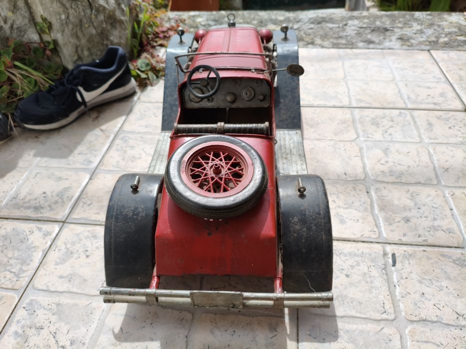 Modelo de Mercedes de 1940 artesanal
