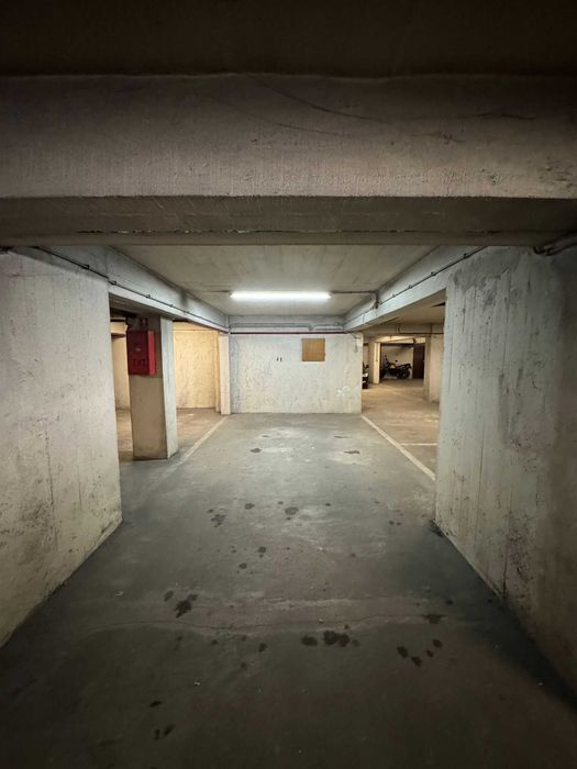 Arrenda-se Garagem Costa Caparica