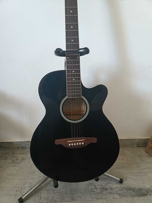 Guitarra eletrônica SX, em excelente estado