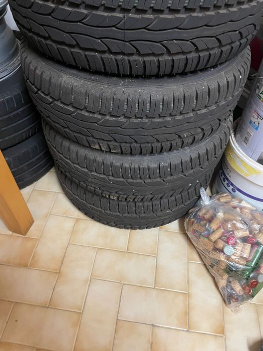 Jantes originais Toyota com pneus