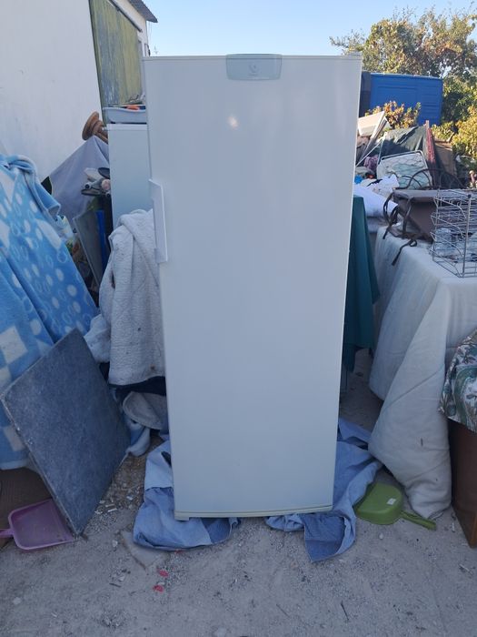 Arca congeladora vertical balay