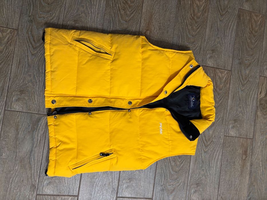 Peak Performance M яркая пуховая безрукавка жилет пуховик