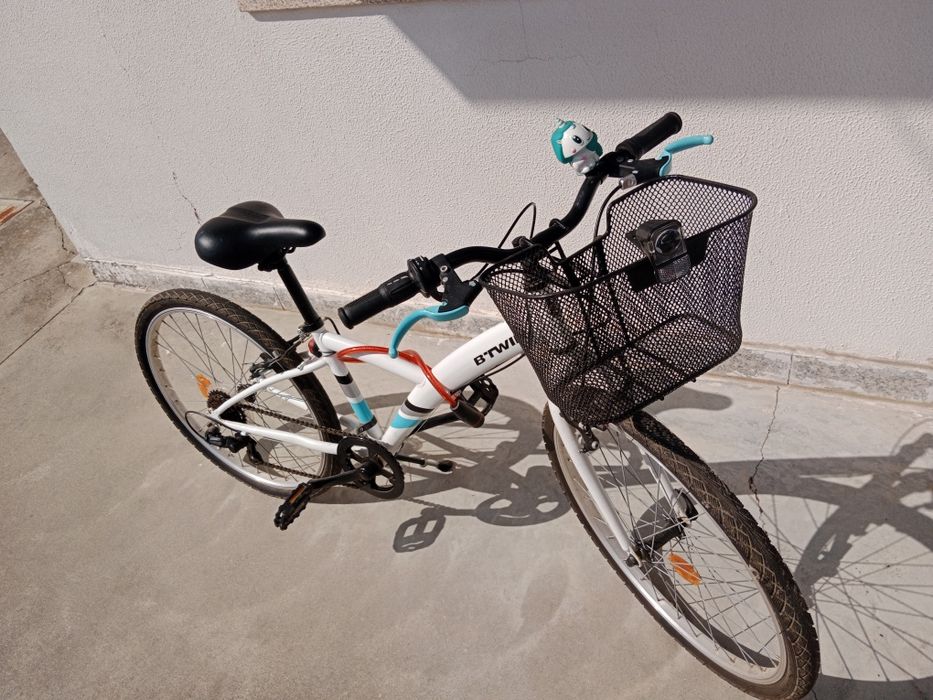 Bicicleta de criança (até aos 13 anos) B- win 100 quase sem uso.