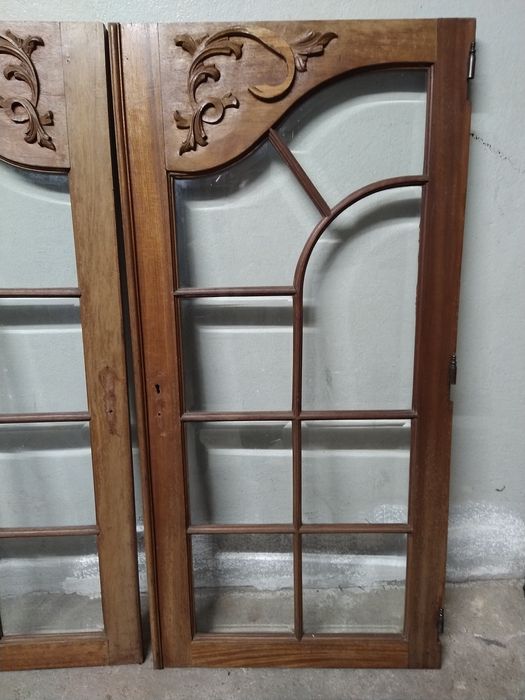 Porta de madeira com vidros