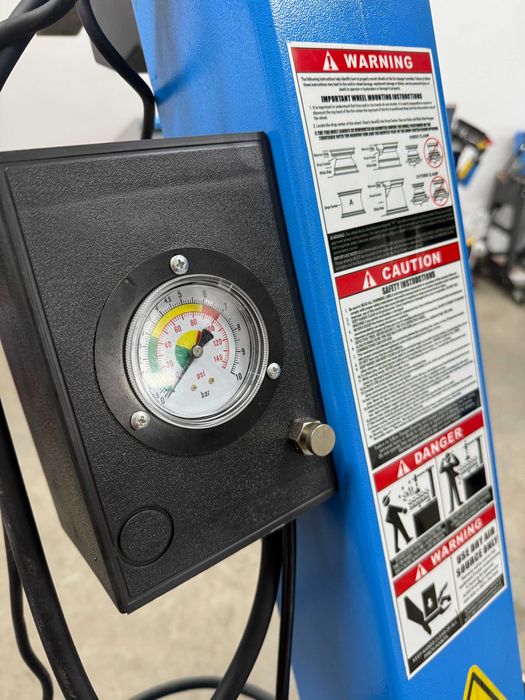 Pneumatyczna montażownica do opon z blokadą JT-609