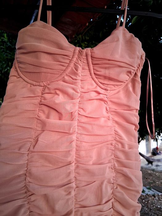 Vestido Breskha,com brincos Lefties.