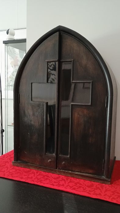 Oratório antigo de madeira