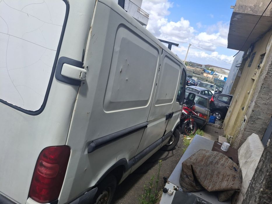 Carrinha Renault Master com revisão feita.

Do ano de 1998

Mudou em Fevereiro de 2026:
Kit de distribuição 
Alternador
Óleo 
Filtros

Está a circular