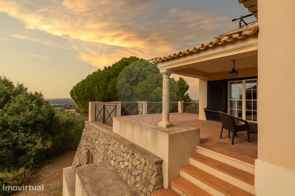 Moradia T14 para venda