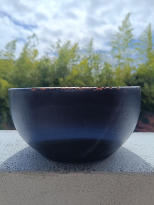 Vaso preto em cerâmica de centro de mesa
