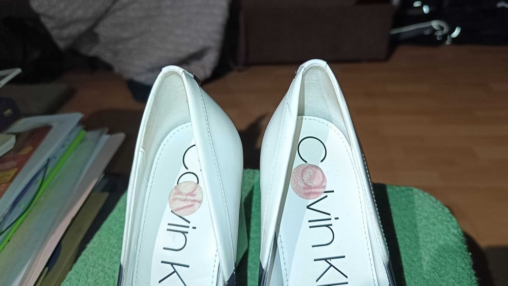 Czółenka na słupku CALVIN KLEIN r.38 skóra stan bardzo dobry