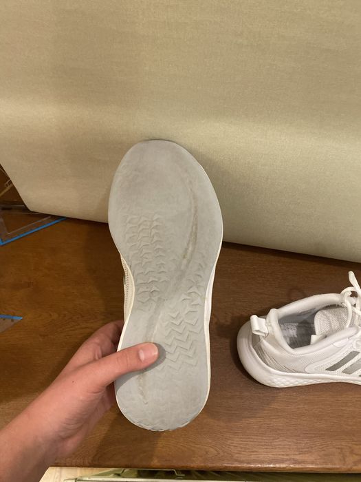 Кросівки Adidas v