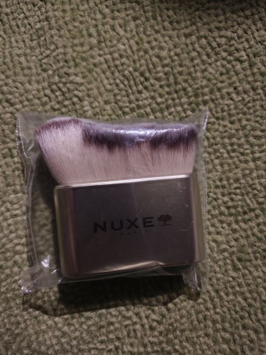 Nuxe pędzel  nowy