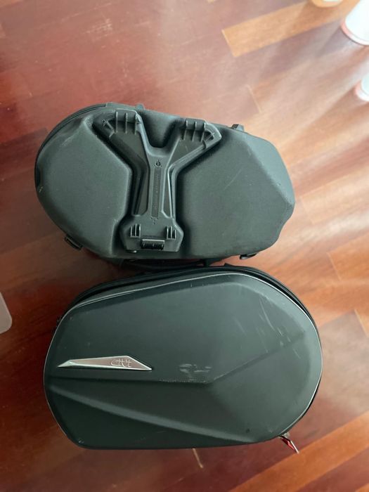 Malas laterais Givi para motas