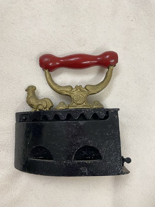 Ferro antigo muito bem estimado